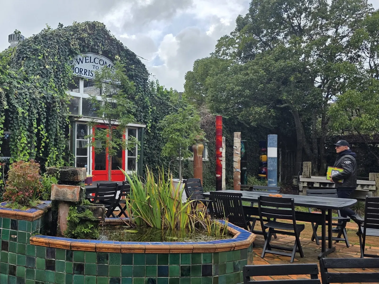 Caf&eacute; Nectar in Matakana, with the ivy-covered Welcome to Morris & James entrance