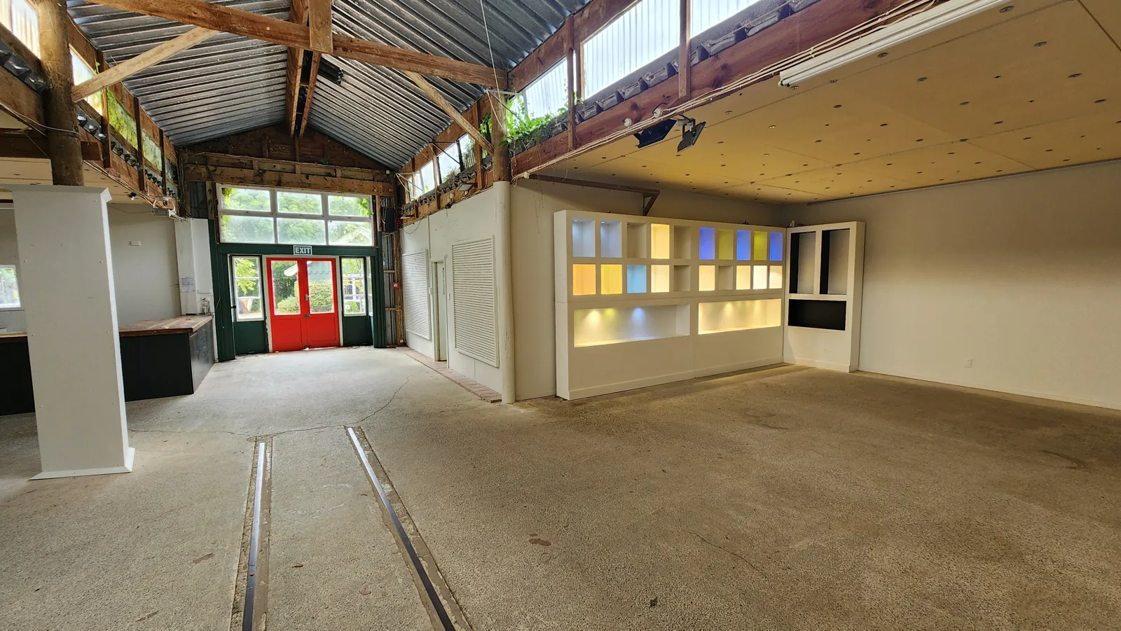 The Morris & James site, empty and packed up
