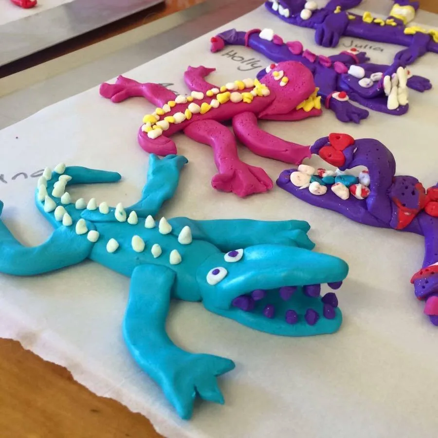 A clay alligator made in a Klay Master workshop