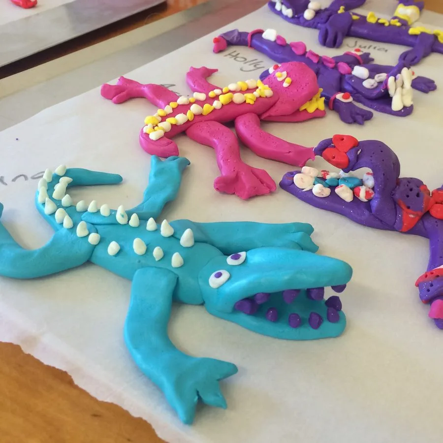 A clay alligator made in a Klay Master workshop