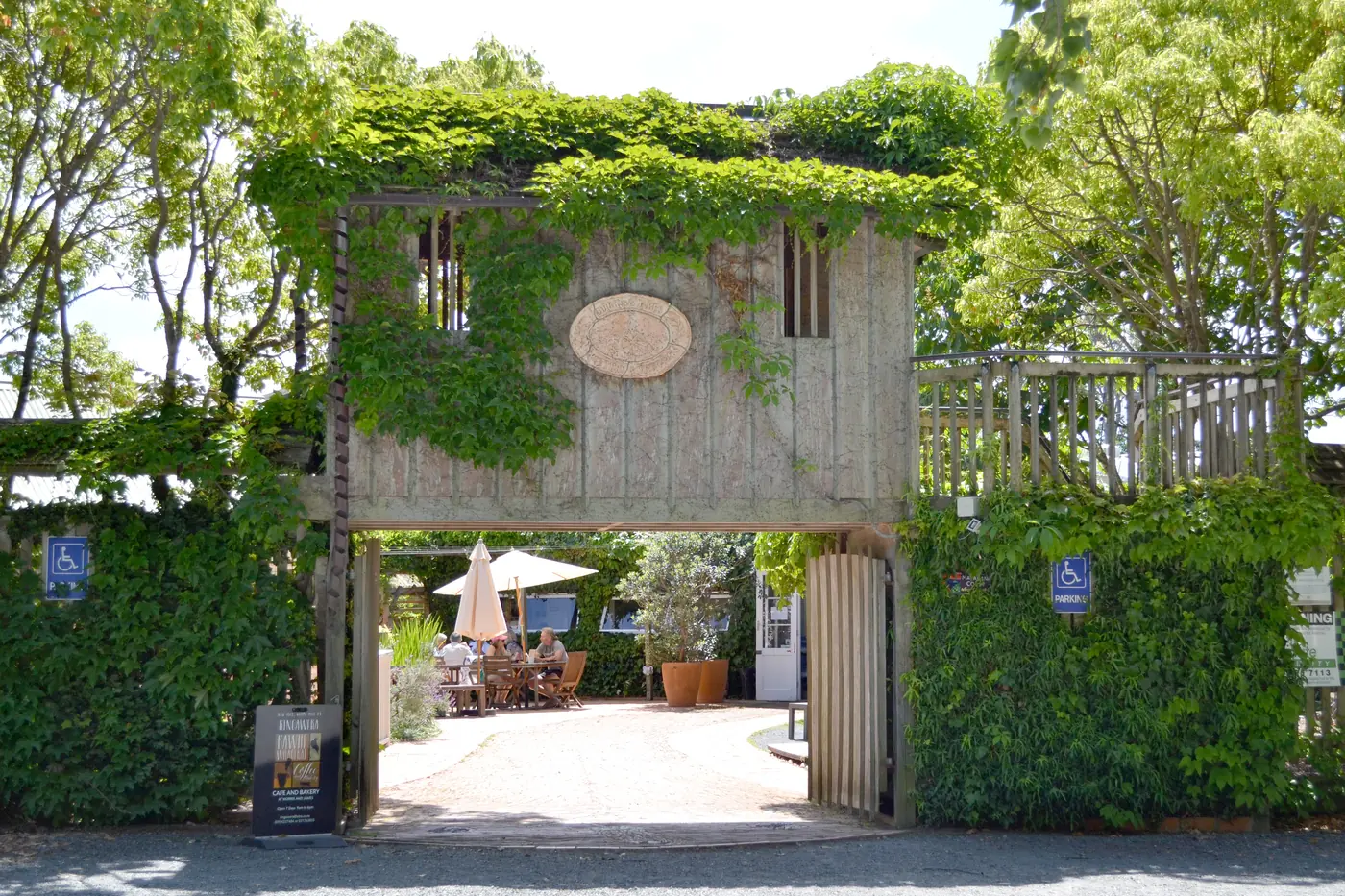 Entrance to the pottery and caf&eacute;